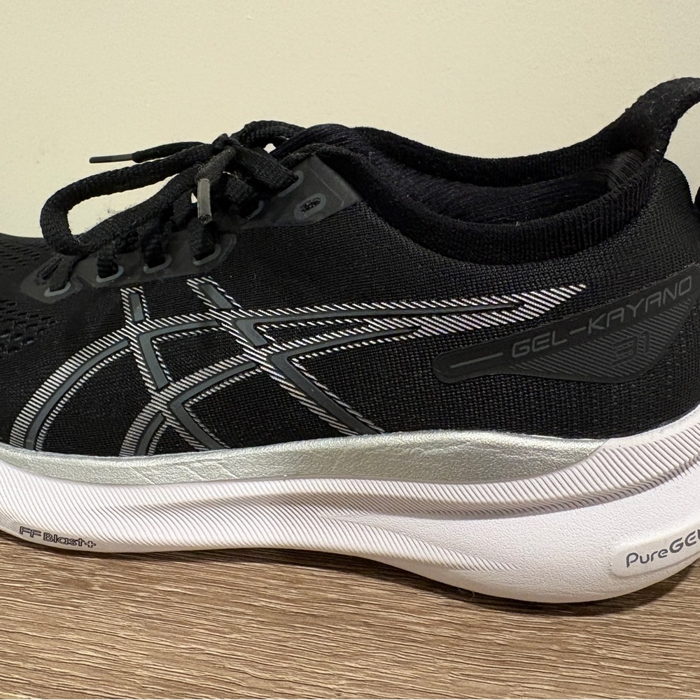Asics Kayano 31 Black/White/Silver Size 7.5 Women's Running Shoes - Picture 3 of 5